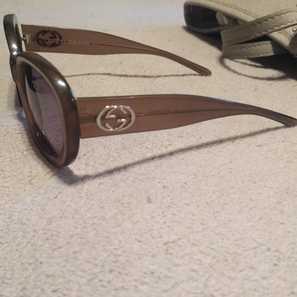 Authentic Gucci sunglasses - Picture 7 of 11